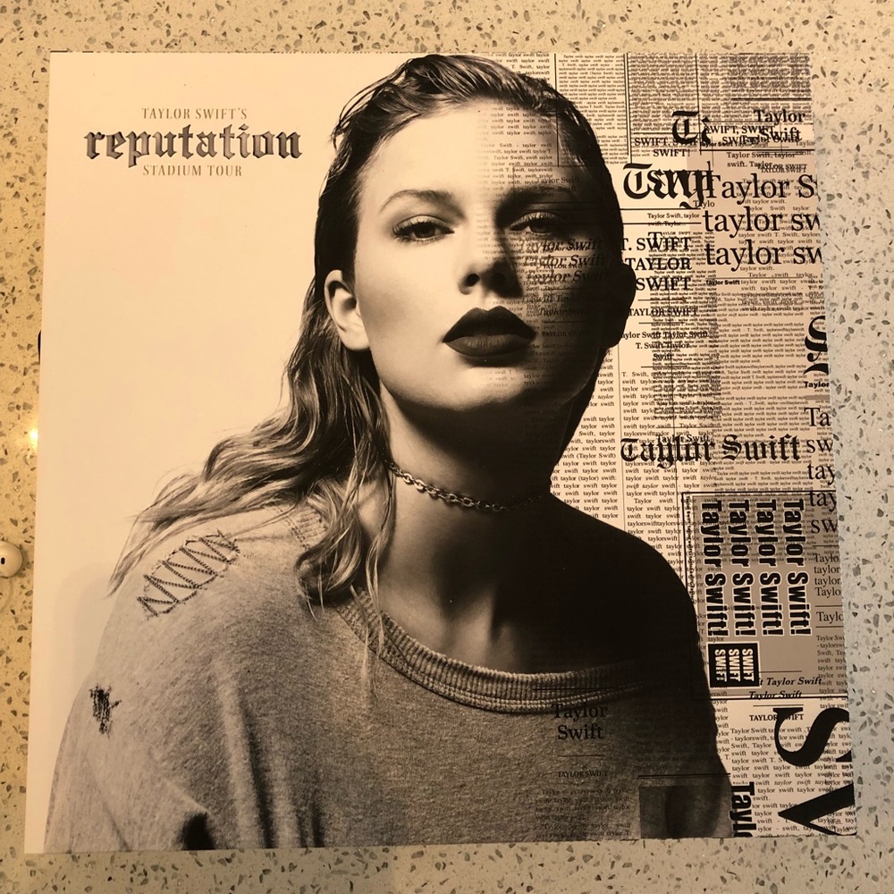 Taylor Swift VIP Reputation Tour Package 🐍